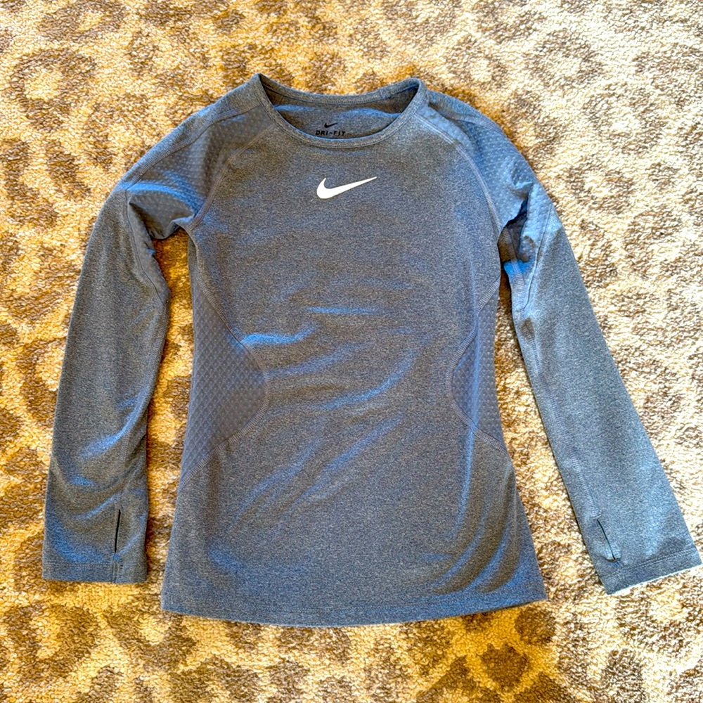 EUC Nike dri fit long-sleeve top Medium